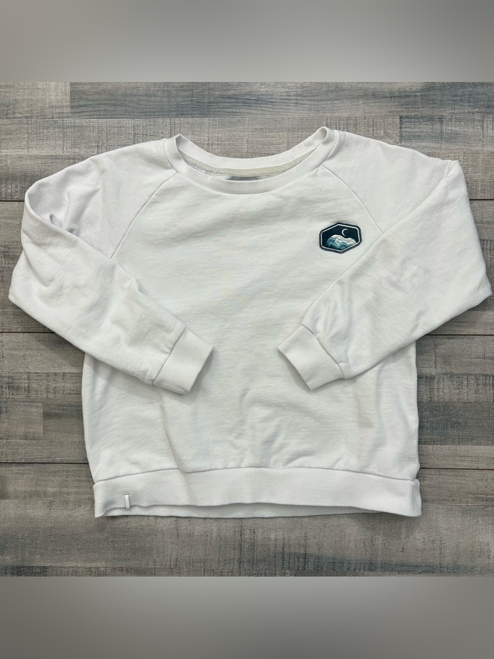 ZYIA ACTIVE Women's Size M Short Crewneck Sweatshirt with Moon/Mountain Patch